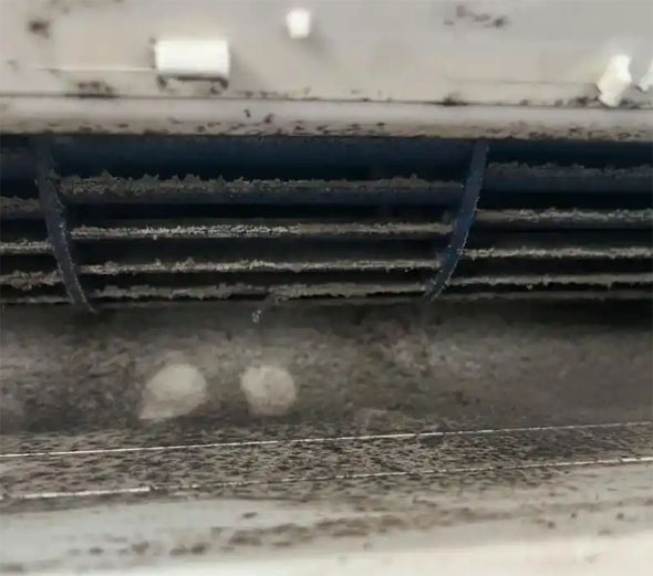 青岛空调吹的风有股烧焦味是怎么回事